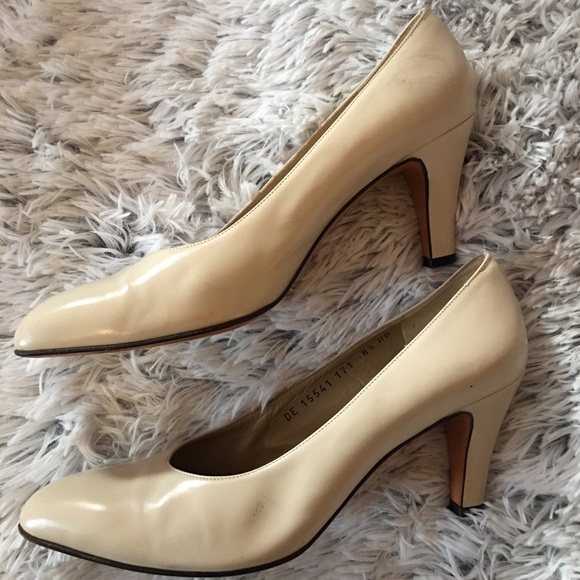 Salvatore Ferragamo Vintage Heels - Picture 4 of 9